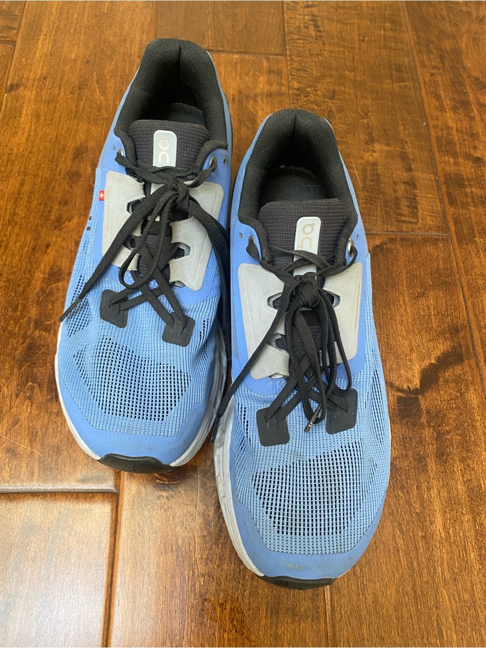 On Cloud Women's Blue and Black Athletic Running Shoes; size 10.5